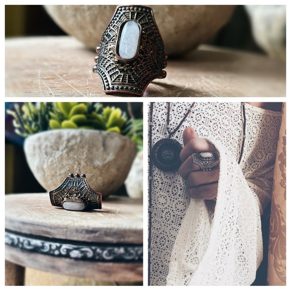 Ring / Statement Piece - Picture 3 of 9